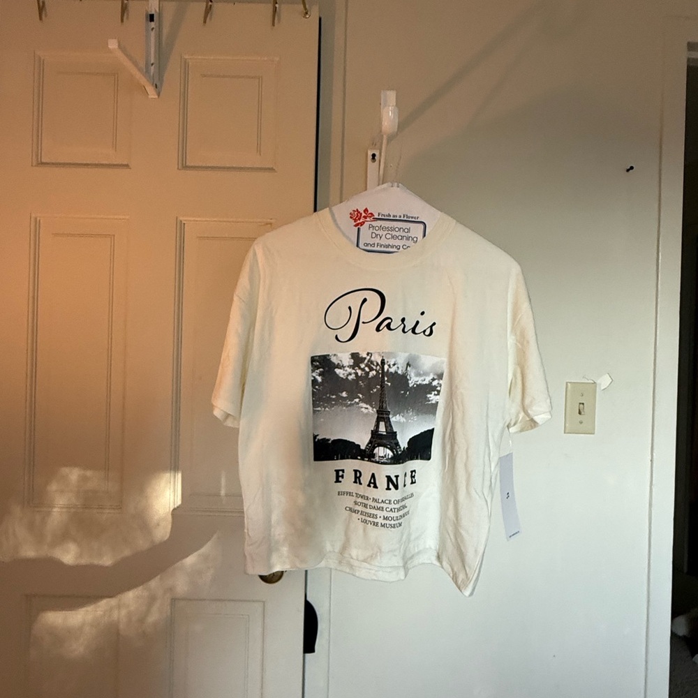 NWT Paris Eiffel Tower Graphic Tee in Cream